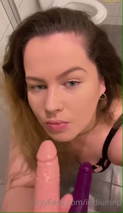Norwegian Babe Linn Shows How To Blowjob Dildo On Wall