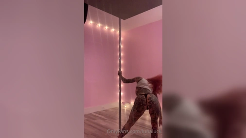 Luna Luck Poledance