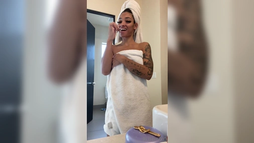 Erotic Medusa In The Bathroom