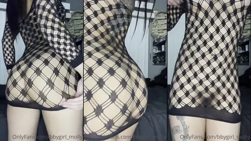 Bbygirl_Molly Skakar rumpan med närbild på baken