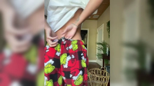 Taylor Gallo Shakes Booty