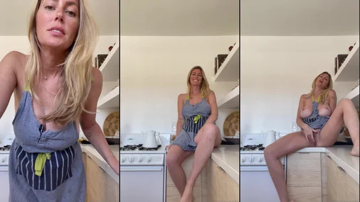 Diora Baird Viser frem store pupper og fitte, og onanerer deretter på kjøkkenet