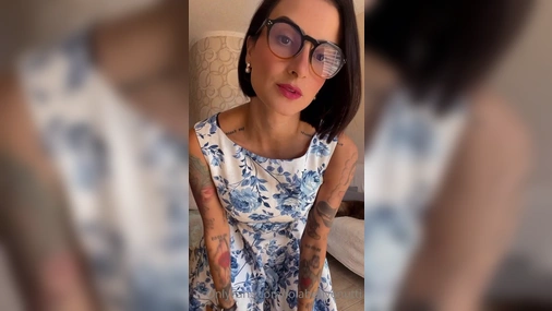 Sexy And Strict Lola Benvenutti