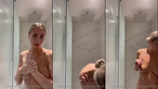 Lillian Phillips Unter der Dusche