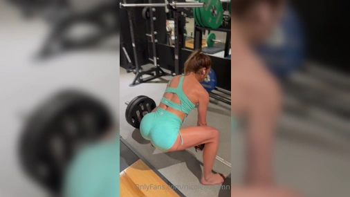 Nicole Autumn Weight Lifting In The Gym