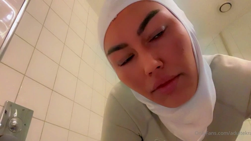 Norwegian Adultekra Stripping