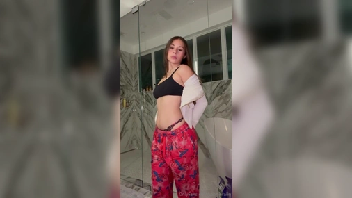 Sophieraiin - Sexy Red Pants Striptease