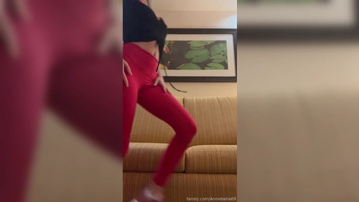 AnnieBella69 - Crazy Peeing In Apartment