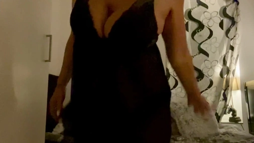Swedish_ninna dancing and teasing