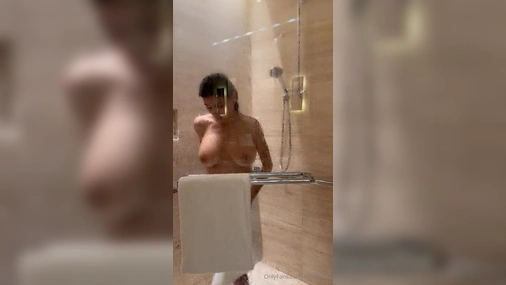 Mia Khalifa Livestreaming Nude In Shower