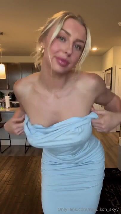 Madison_Skyy Mounts Her Dildo On The Table