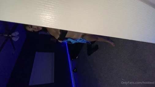 Hot4lexi - Curvy Slut In Blue Bodysuit Fucks BBC