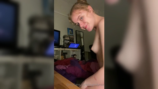 Norwegian girl fingers in bed and twerks