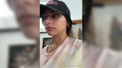 Mia Khalifa - Long Talking Livestream With Showering
