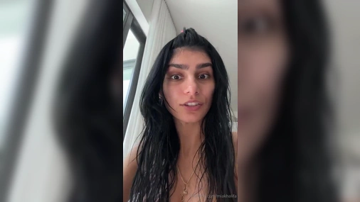 Mia Khalifa - Long Talking Livestream With Showering