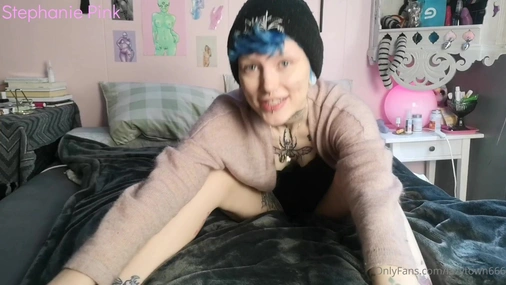 Norwegian alt girl bed masturbation