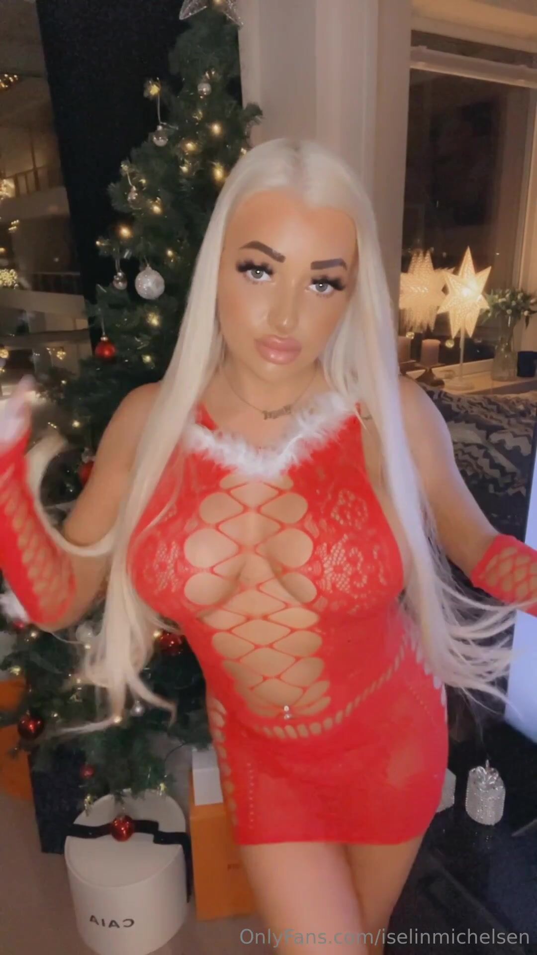 Norwegian Iselin Michelsen Teasing and playing with puussy