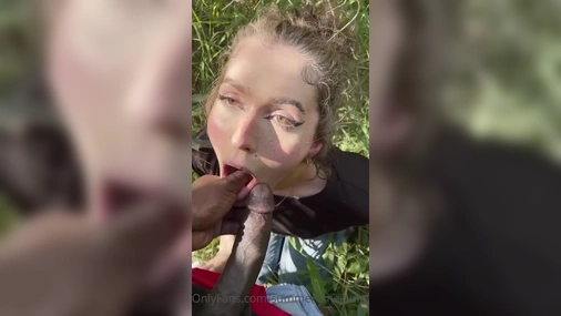 Super fem beauty sucking on a bbc