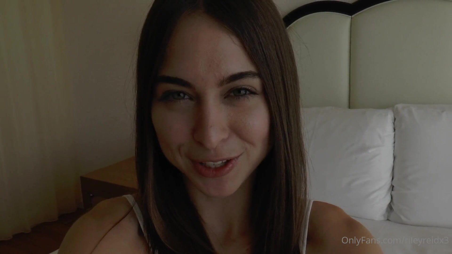 Riley Reid Gets Hansdcuffed And Pounded By Big Cock