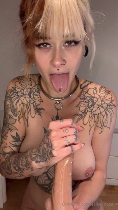 German Alt Girl Sallydinosaur Giving Fast JOI on Dildo