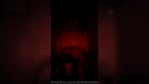 Martine Vaarheim sucks dildo