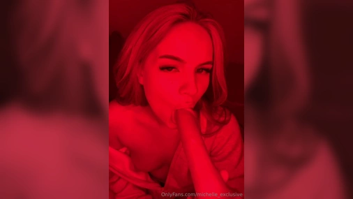 Norwegian michelle_exclusive Sucking Dildo