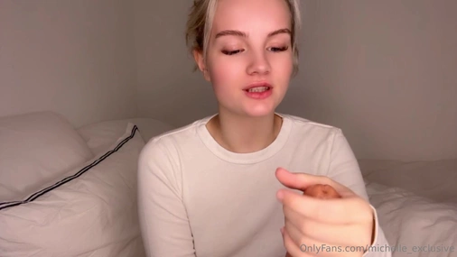 Norwegian michelle_exclusive Dildo Sucking And Flashing Ass