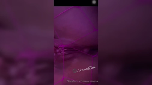Norwegian / Norsk Scandidoll Dildo & Vibrator until squirting