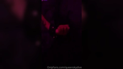 queenskydive gets masterbation in missonary