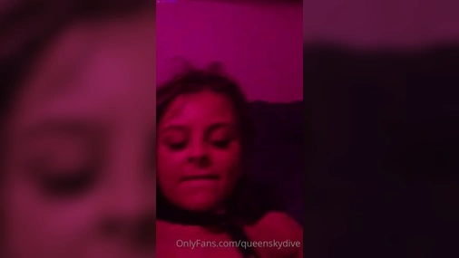 queenskydive gets masterbation in missonary