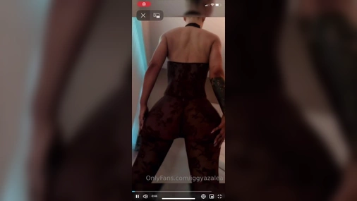 Iggy Azalea ass twerking and clapping