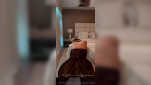 Iggy Azalea ass twerking and clapping