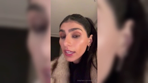 Mia Khalifa Late Nightv Chatting Livestream