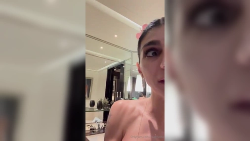 Mia Khalifa Late Nightv Chatting Livestream