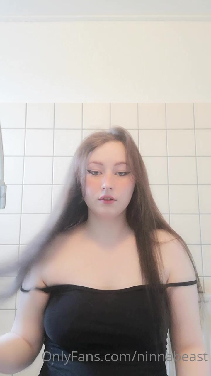 Ninna Beast oil on firm tits