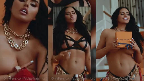Abigail Ratchford Glamour im sexy Kleid