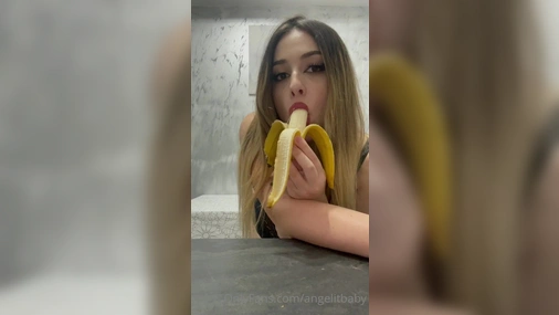 Angelitbaby And The Banana
