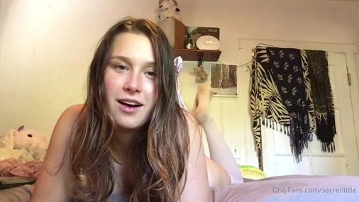 Secretlittle Getting Horny on Livestream