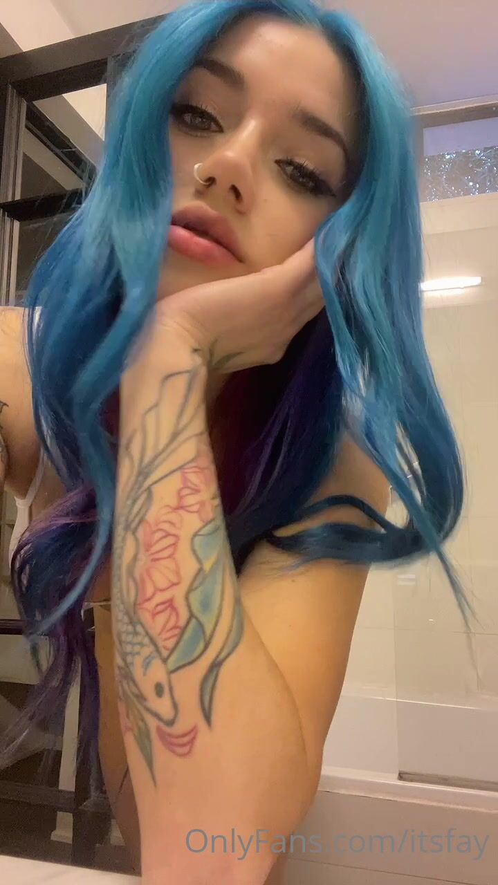 Itsfay Gets Ready For The Shower