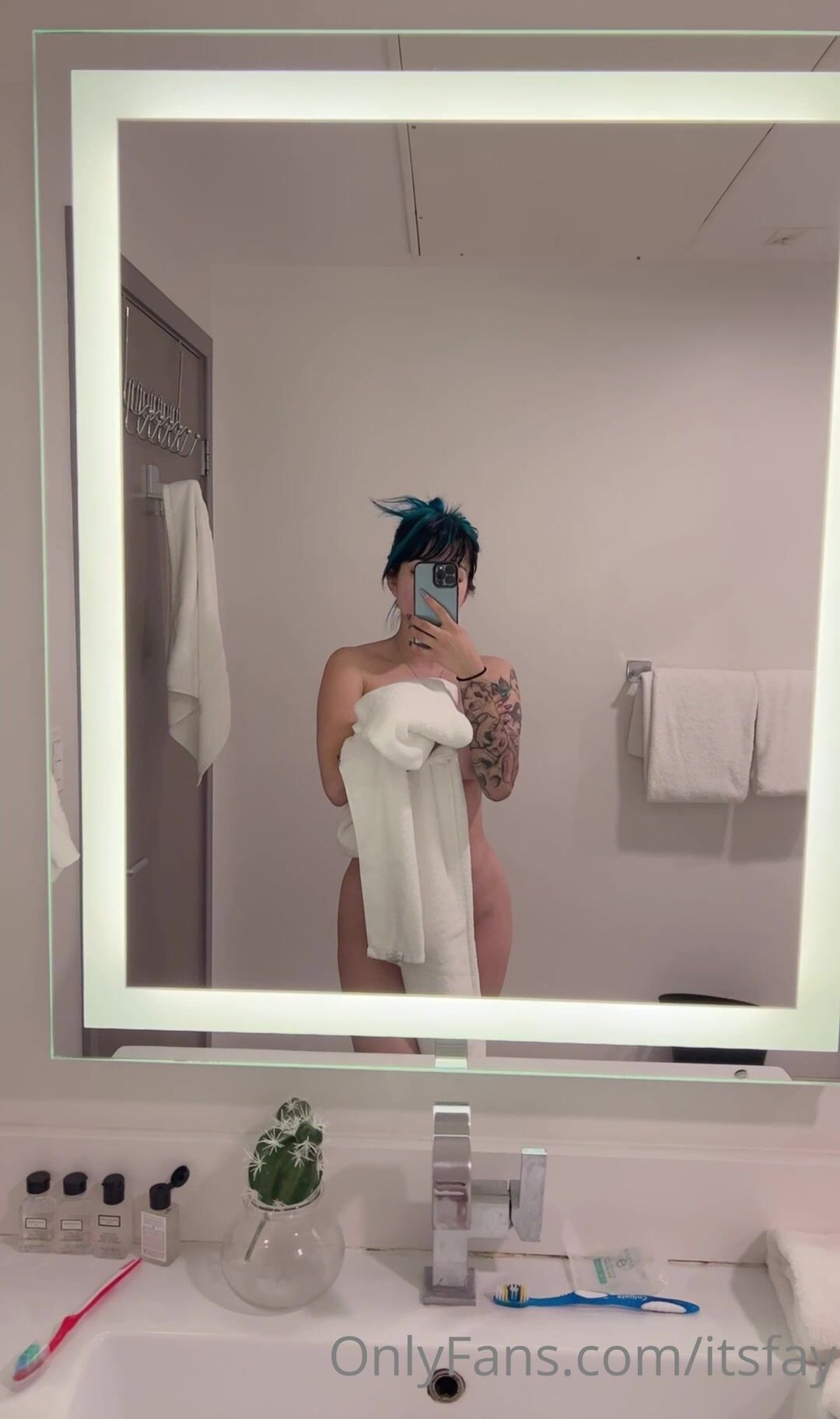 Itsfay Takes Shower
