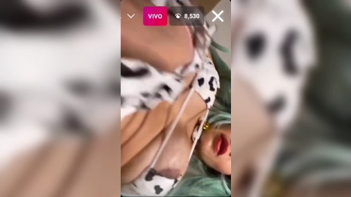Andreina Fonseca Stripteasing And Masturbating on Live