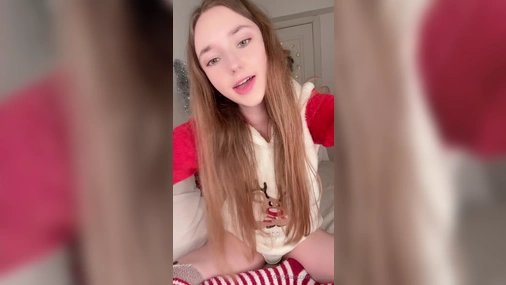 Evaava Merry Christmas With Dildo In Pink Pussy