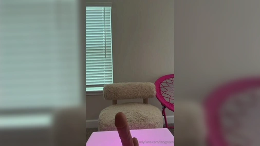 Izzy Green Solo PPV Masturbation