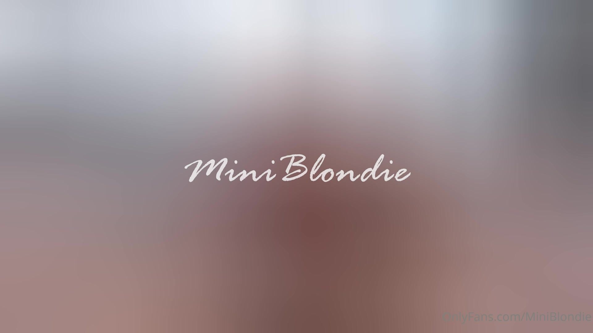miniblondie Dabsk blondine giver blowjog og sex i alle indgange