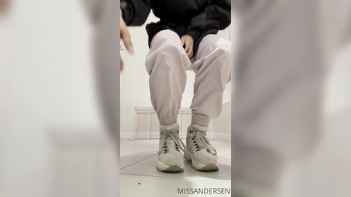 Miss Anderssen Changing Room
