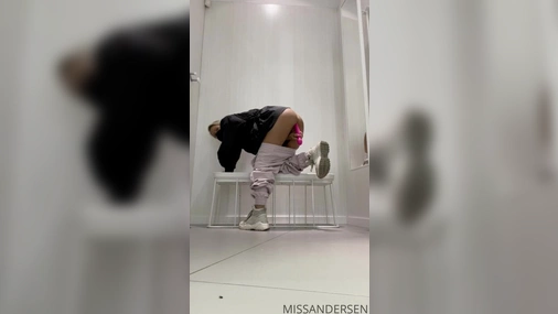 Miss Anderssen Changing Room