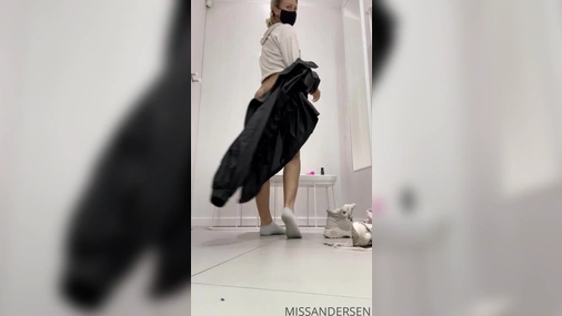 Miss Anderssen Changing Room