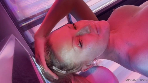Miss Anderssen Tanning Bed