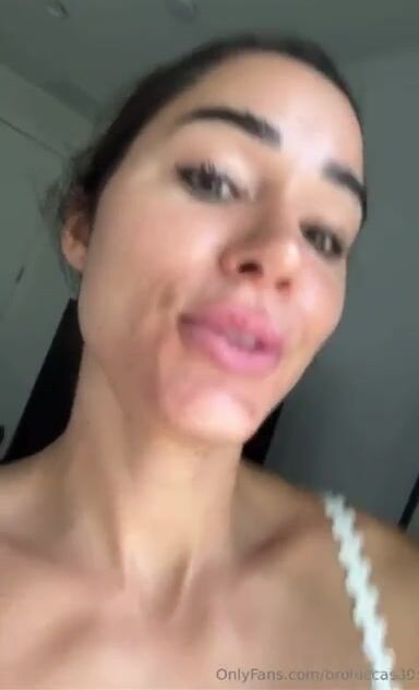 Bru Luccas naked