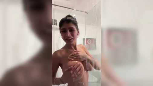 Mia Khalifa - Quick Shower & Boobs Massage